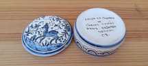 Peça em porcelana antiga pintada à mão