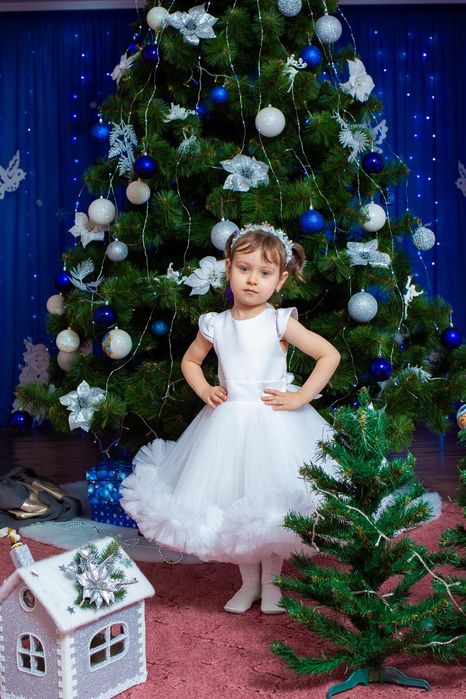 Святкова біла сукня для дівчинки