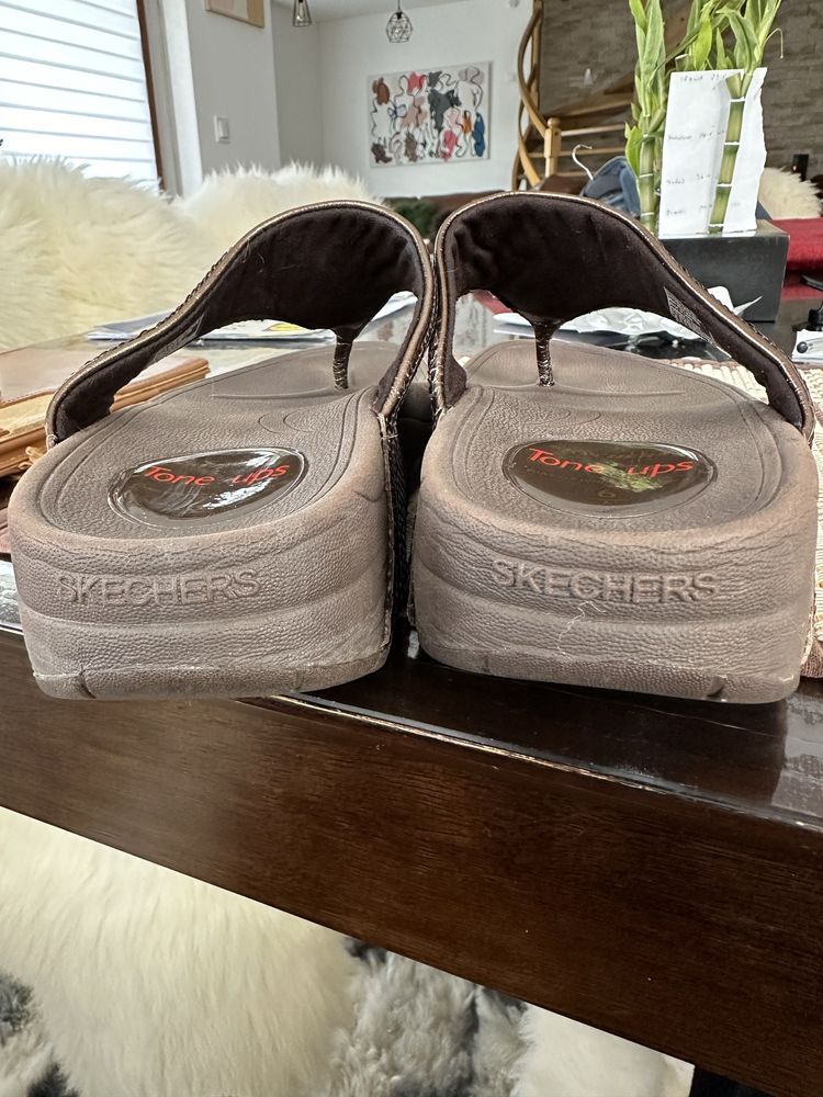 SKECHERS Tone Ups ,klapki damskie