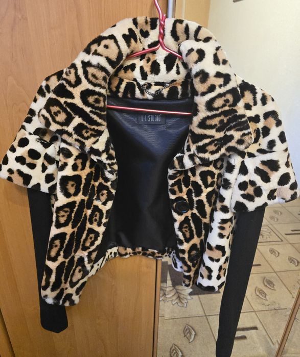 Срочно!!!Жилет натуральный мех,рукава отстегивается