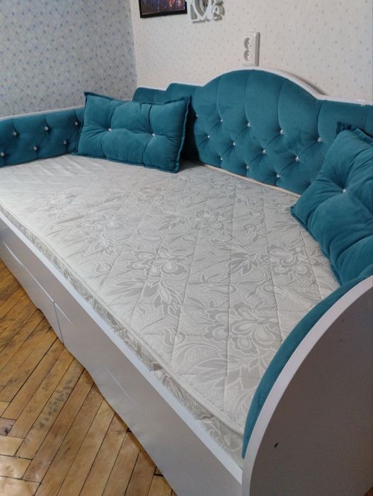 Ліжко для дівчинки