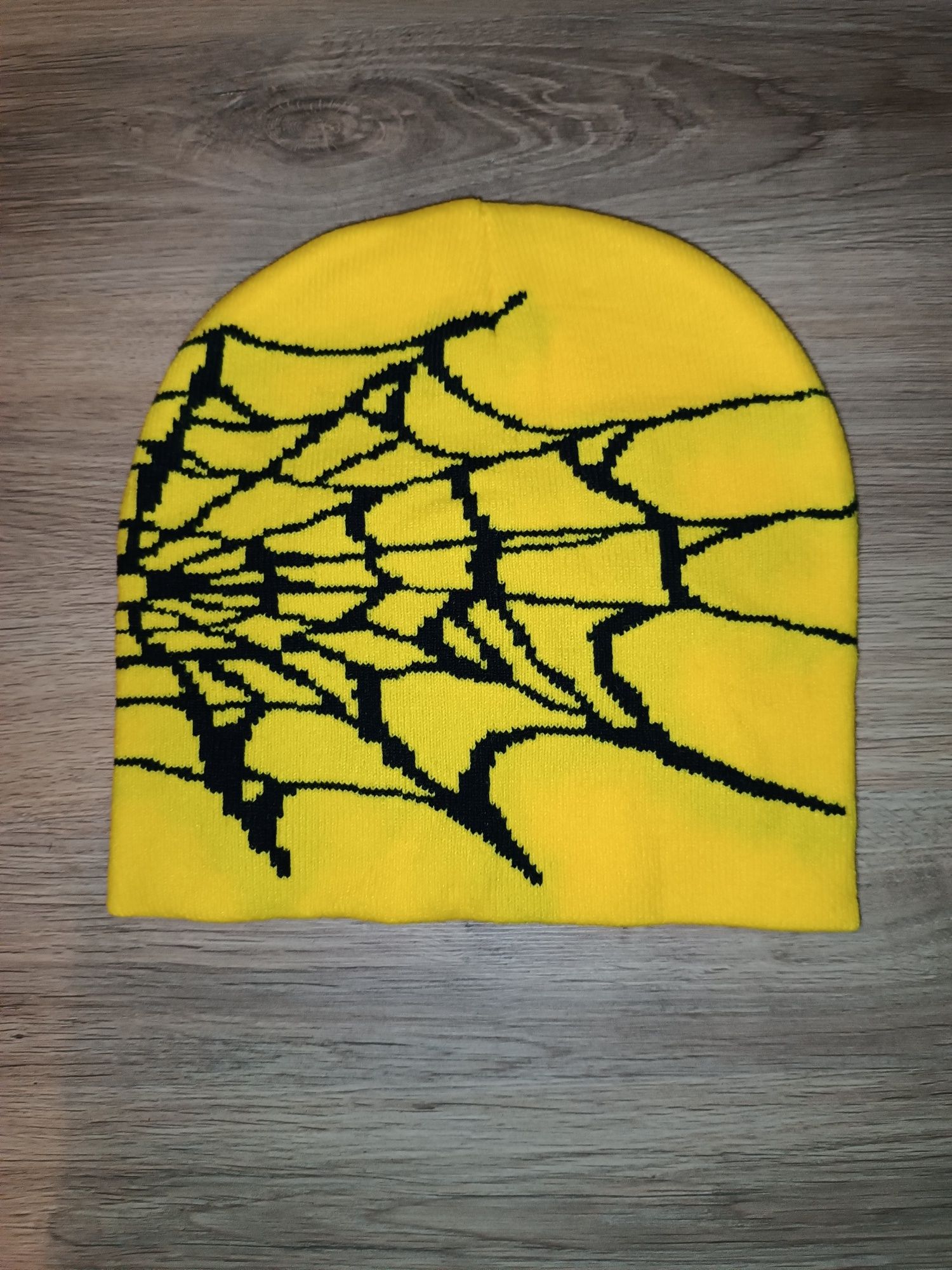 Zimowa żółto-czarna czapka z pajęczyna