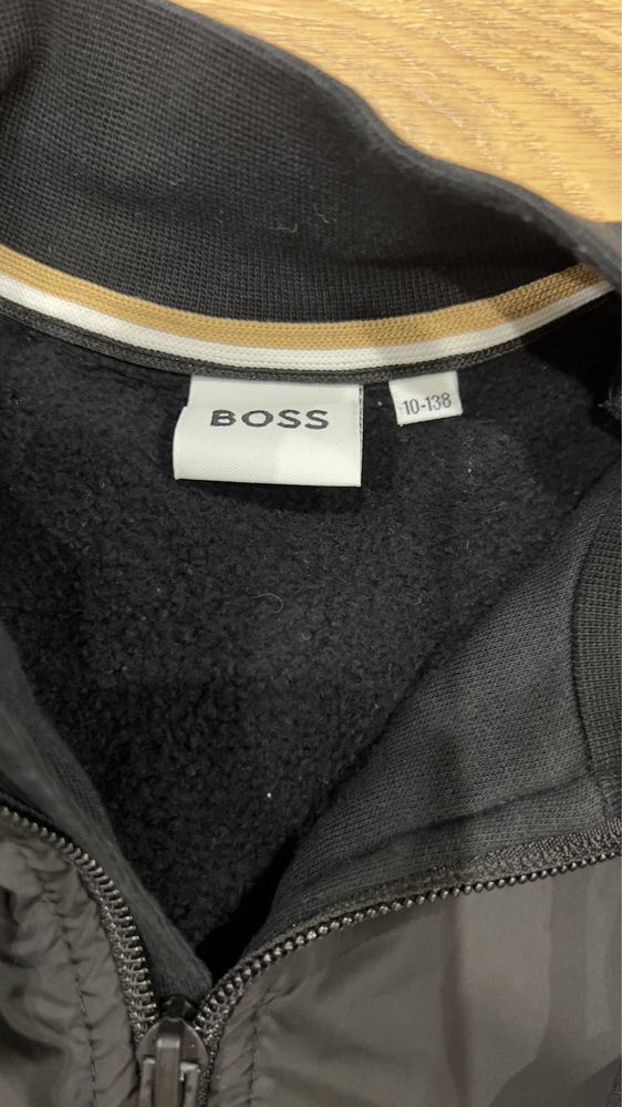 Dres Hugo Boss r 138