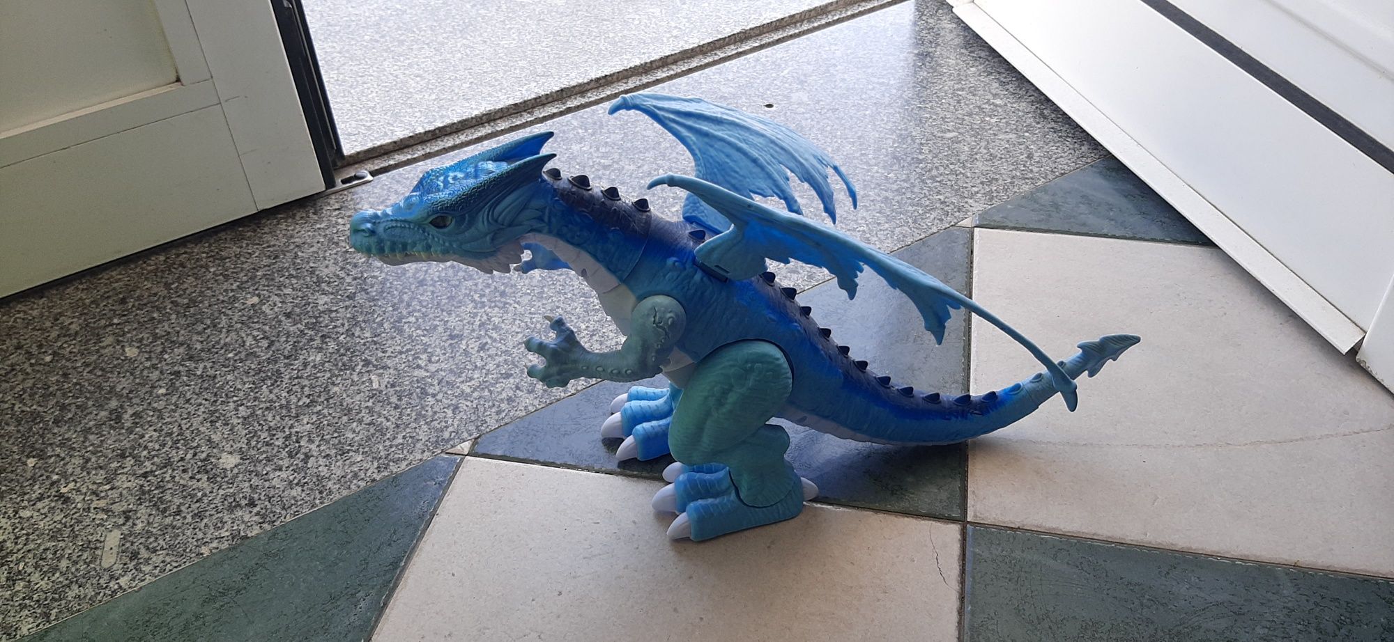 Brinquedo dragão