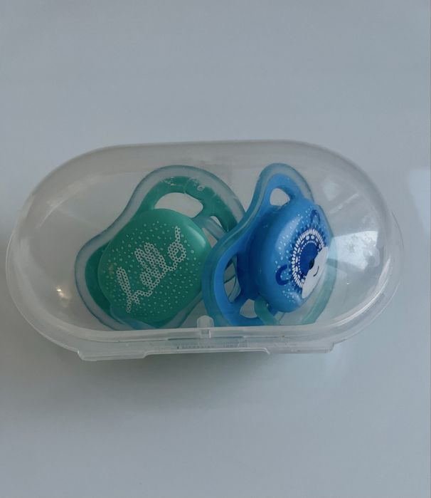 Набір для малюка. Водний килимок, круг для купання, пустушки avent