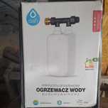 Elektryczny przepływowy ogrzewacz wody podumywalkowy.