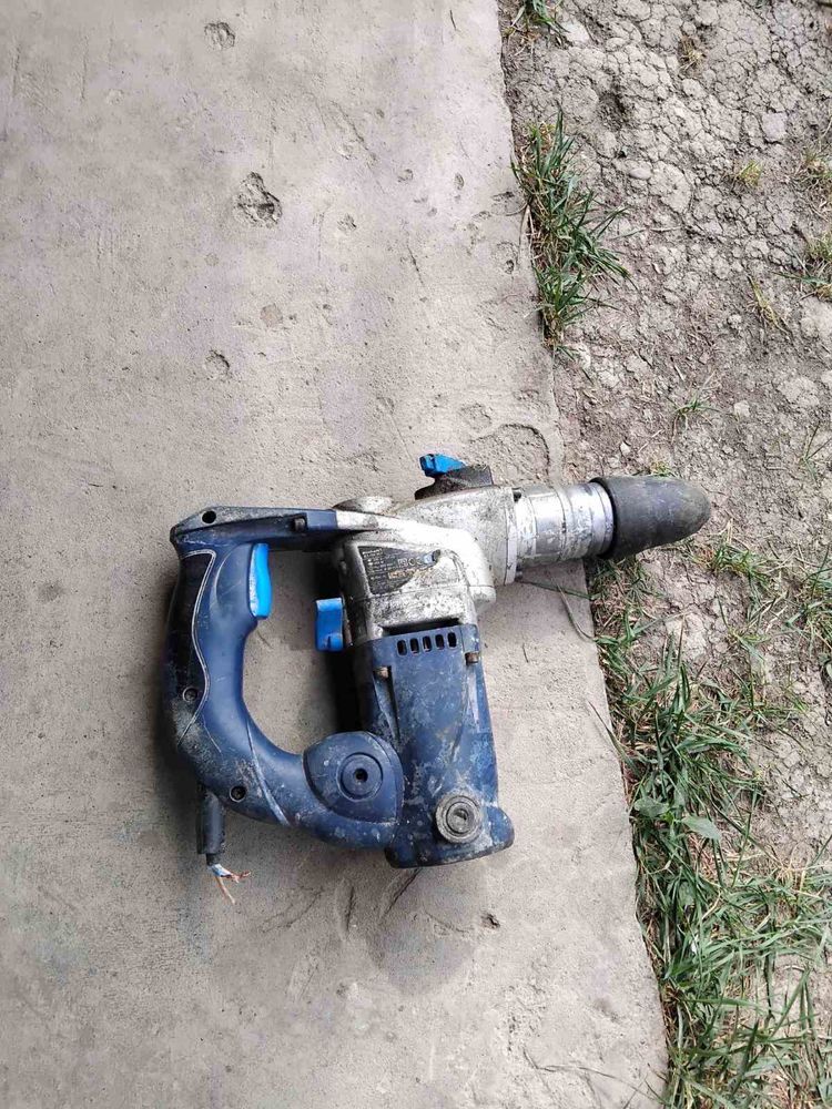 Продаю перфаратор EINHELL BT-RH 900/1
