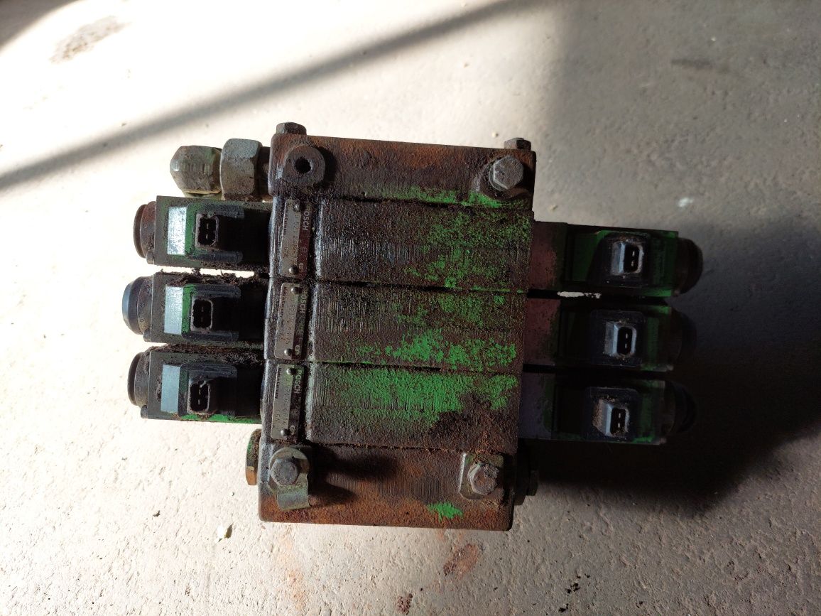 BOSCH гідророзподільник Deutz Fahr Topliner 4065 4075 4080