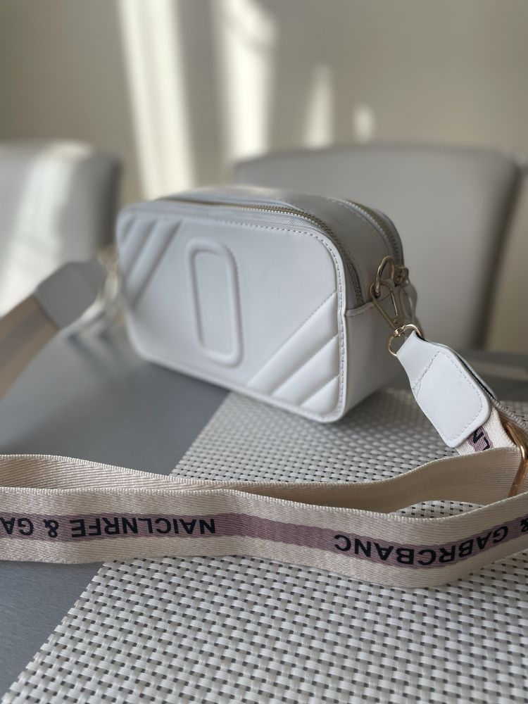 Нова стильна  біла сумочка