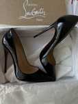 Новые Christian Louboutin в размере 38 (на 37) Оригинал