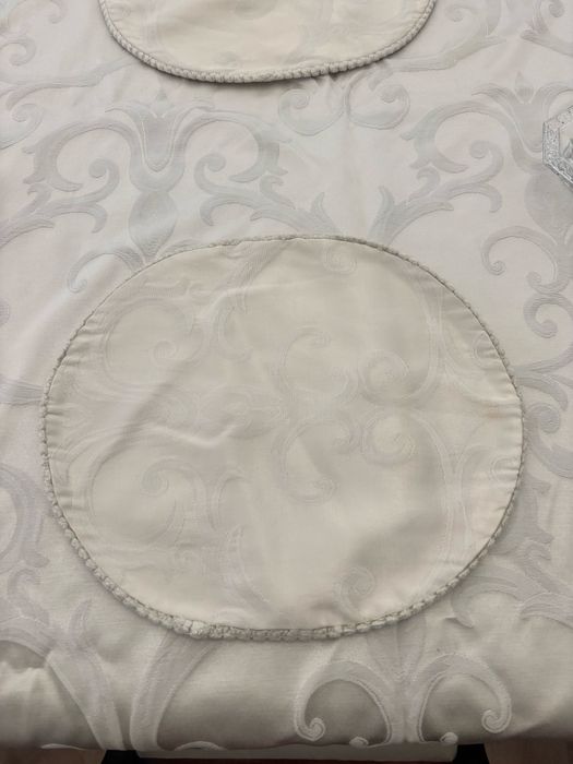 Piekny obrus z podkładkami z wloskiej tkaniny