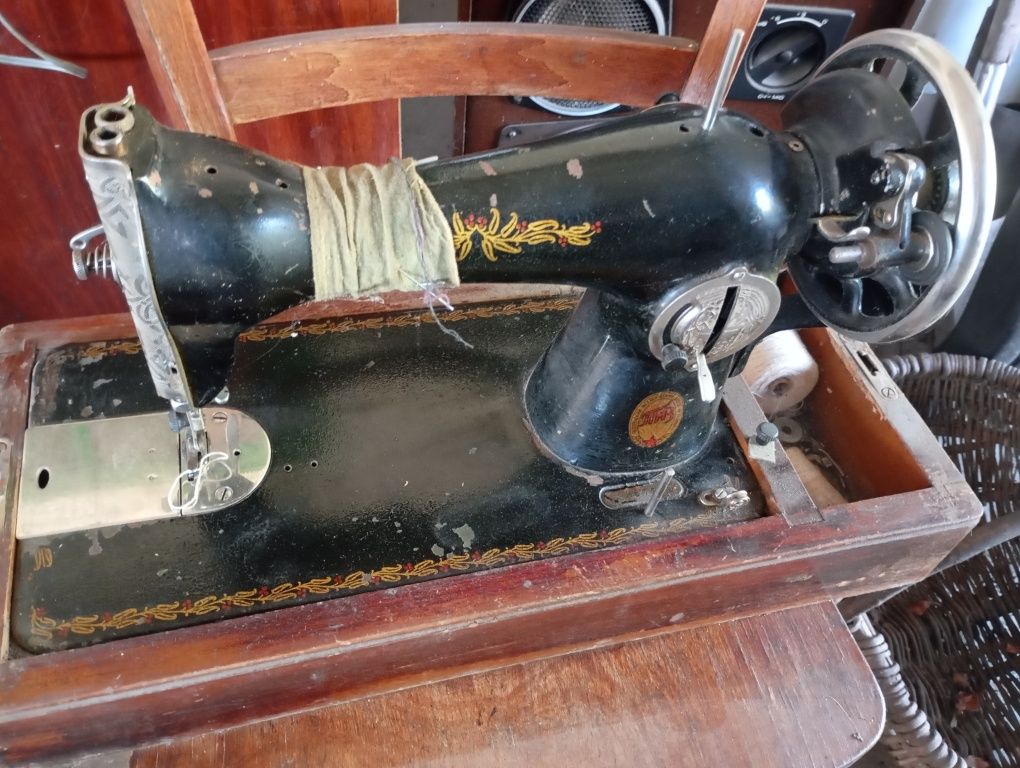 Швейная машина  в рабочем состоянии