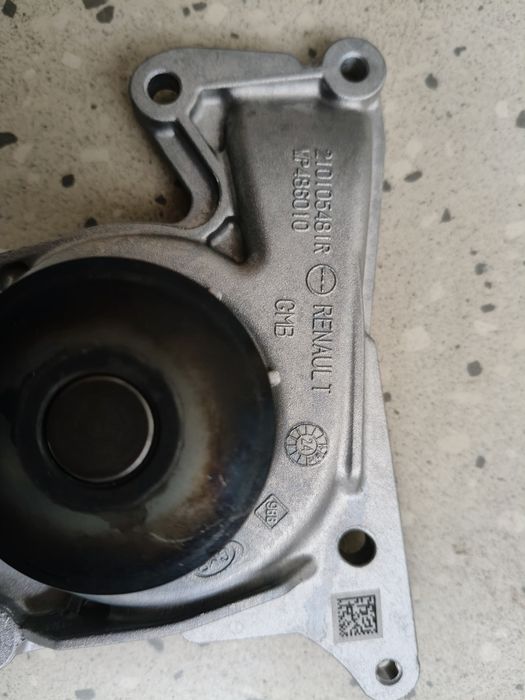 Помпа двигуна Рено К9К