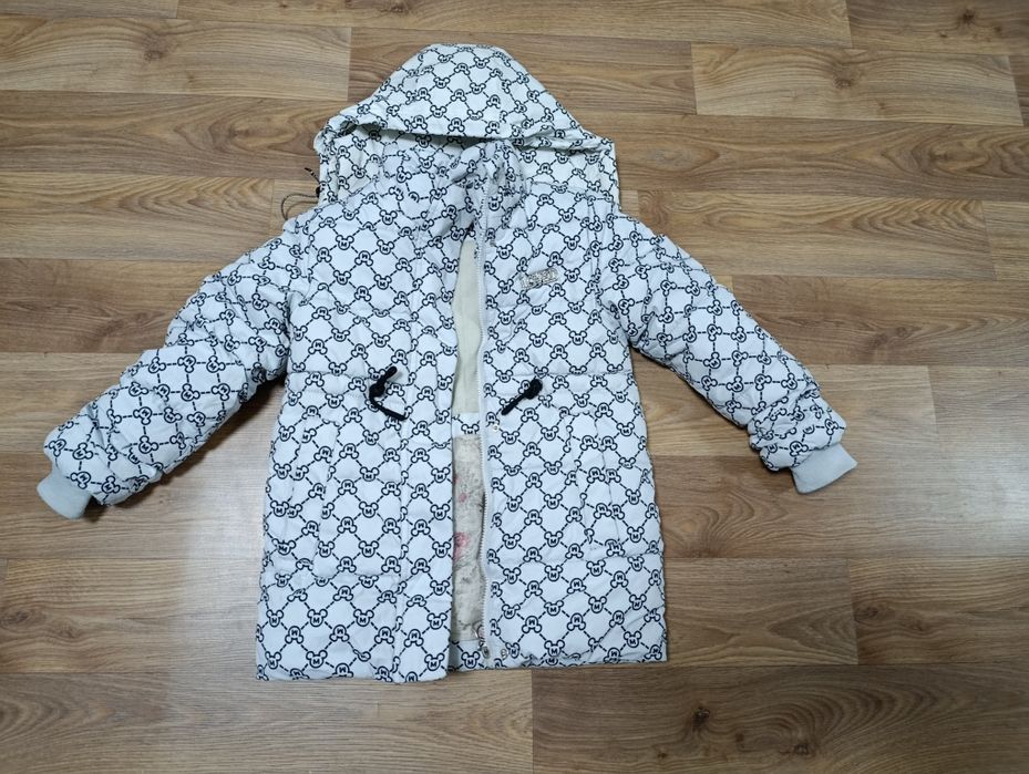 Куртка на дівчинку