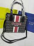 Torba Torebka damska Guess lampas kuferek nowa logowana