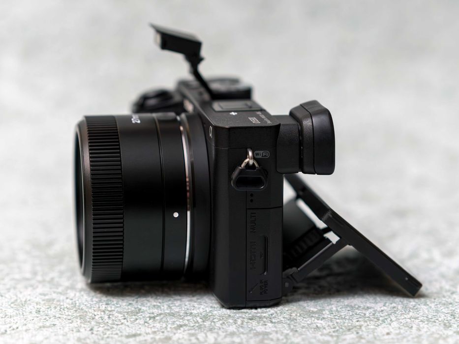 Sony a6500 + объектив AF f/2.8 27mm • APS-C 24,2 Мп • 4K • Wi-Fi • NFC