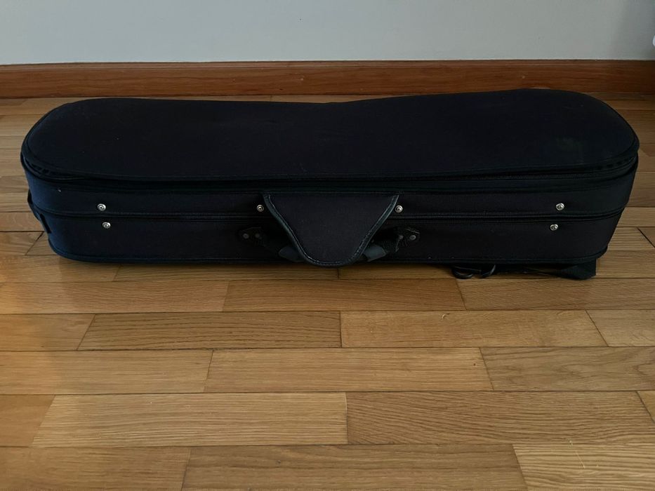 Violino, caixa e almofada