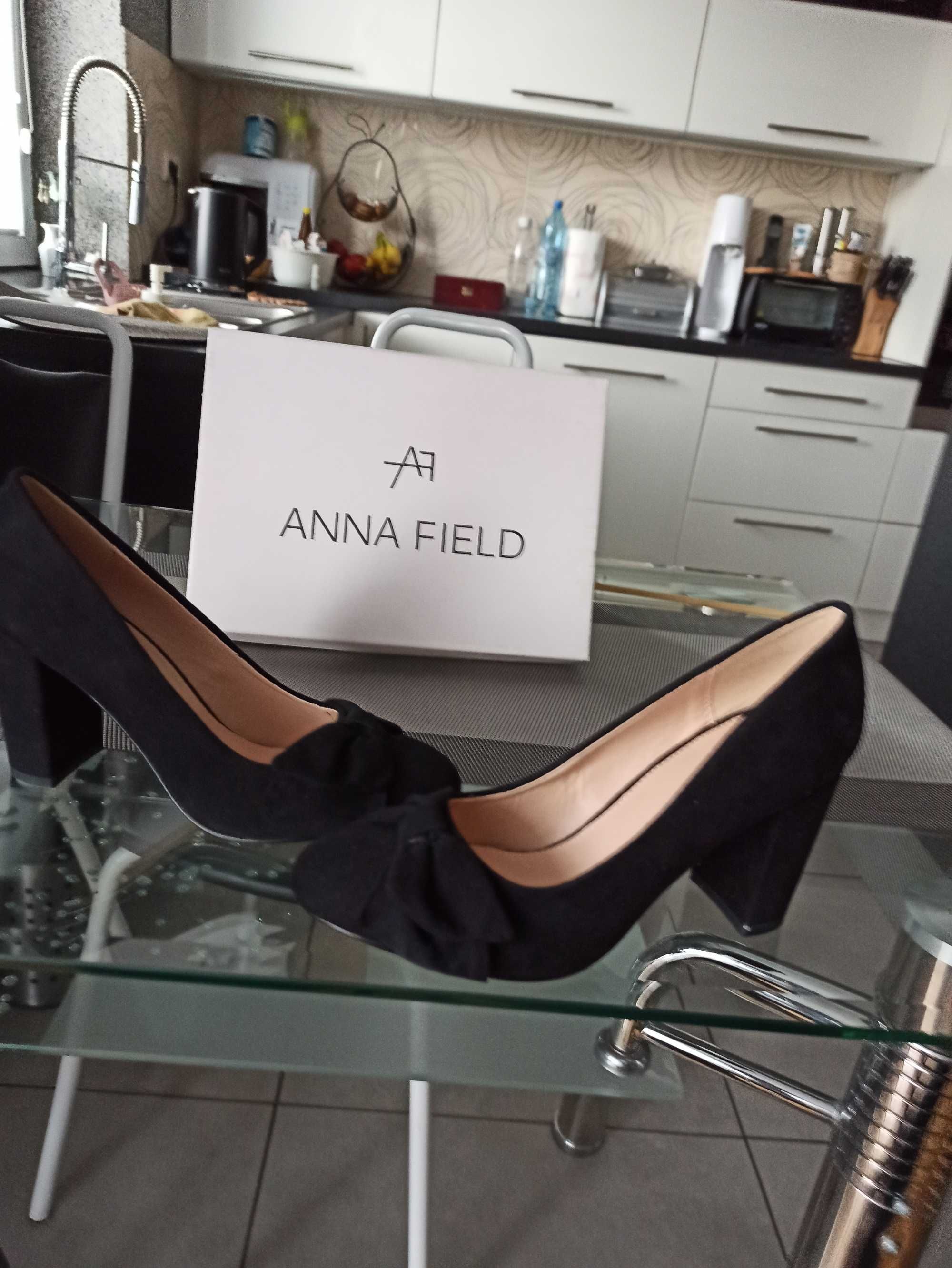 Eleganckie czarne czółenka firmy Anna Field
