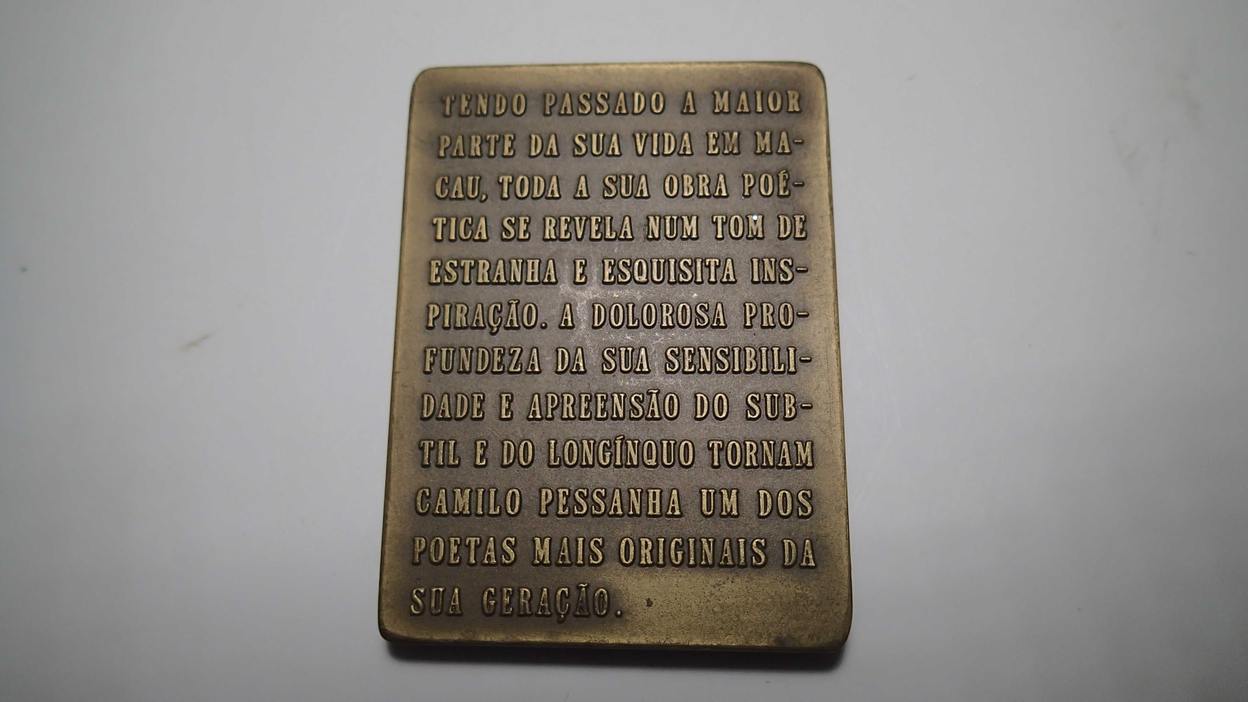 Placas em Bronze de Camilo Pessanha e Soares de Passos