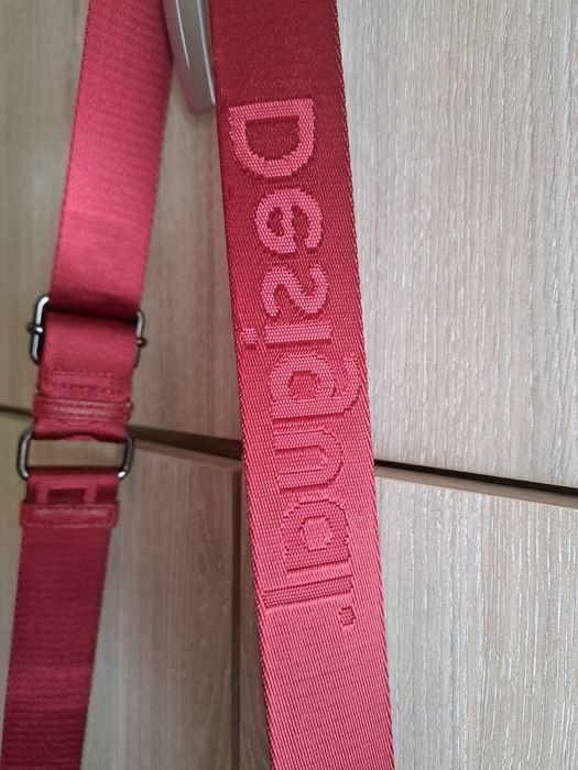 Mala desigual vermelha