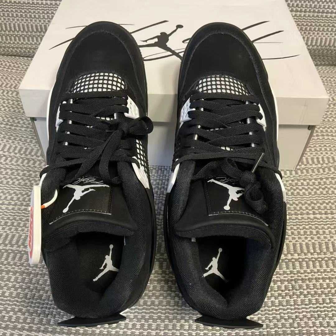 WhiteThunder/Buty_Jordan4_Retro_ Unisextrampki Rozmiar.39