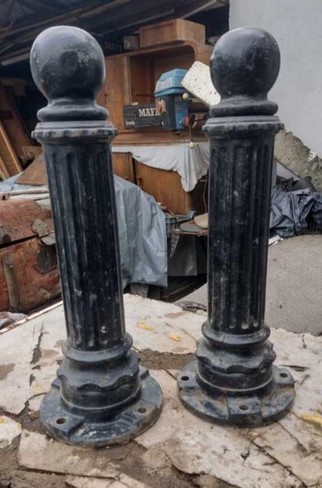 Słupek żeliwny  metalowy