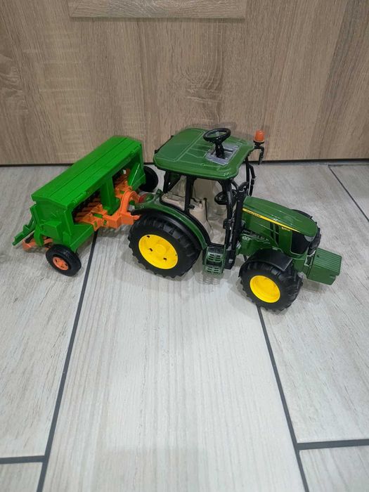 Traktor Bruder z Siewnikiem