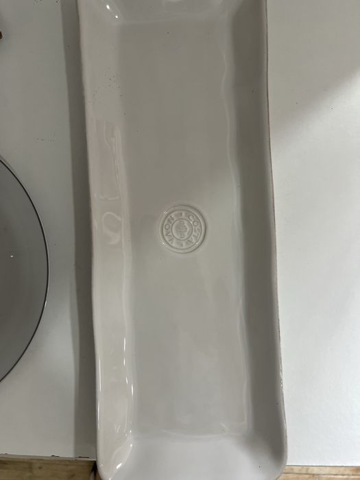 Travessa costa nova acompanha estante para bolos