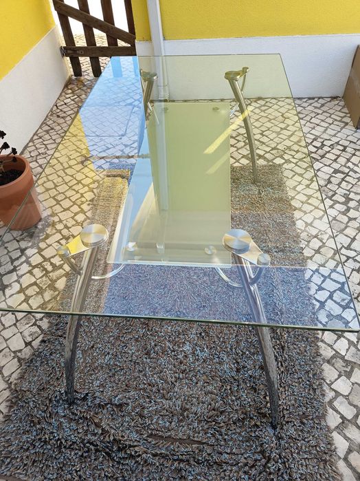 Mesa contemporânea em vidro