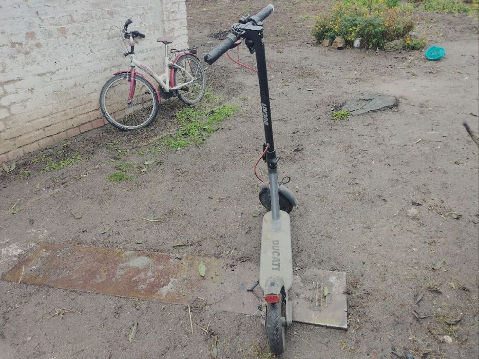 Продам електро самокат дукаті