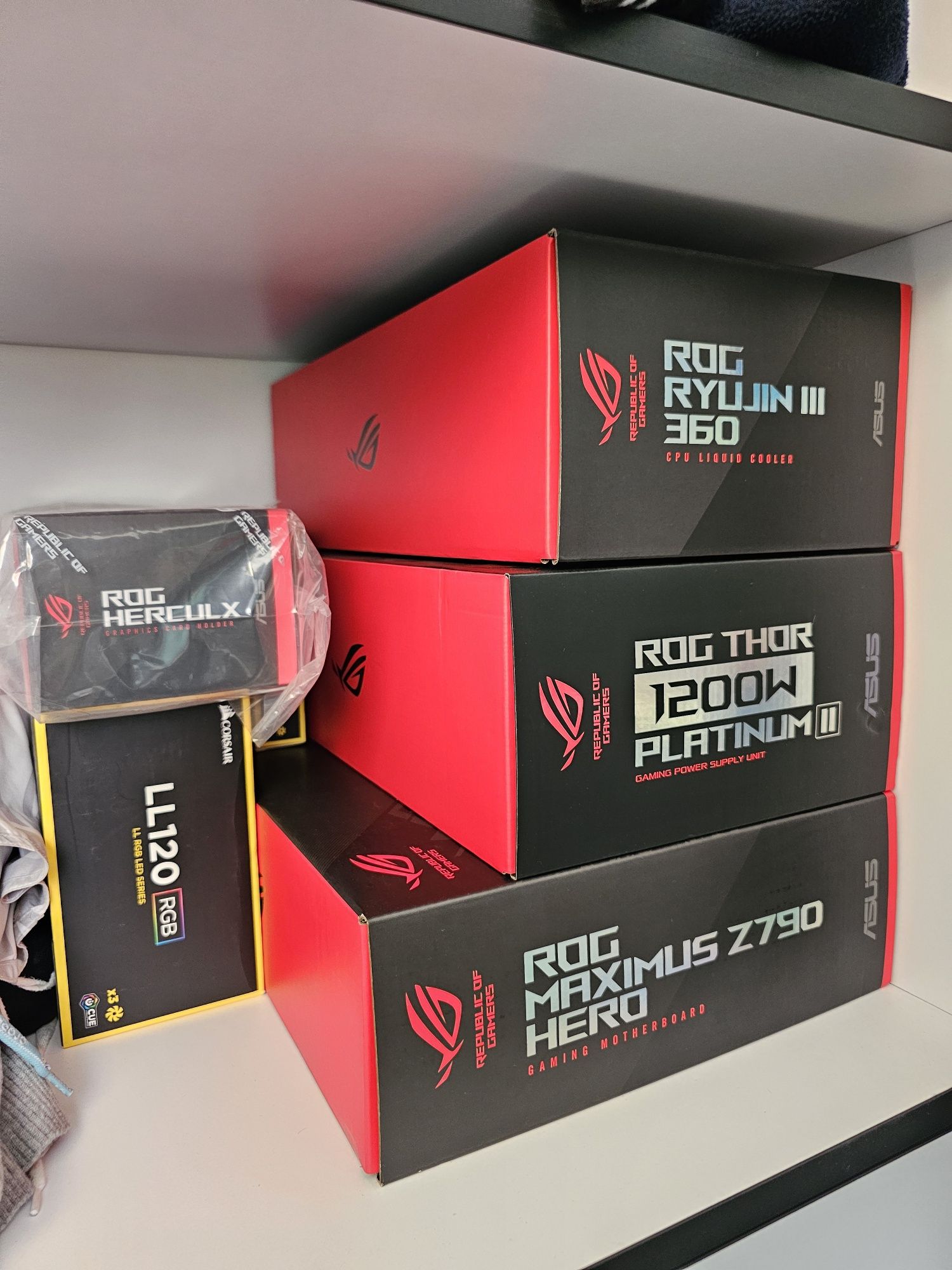 Komputer i7 14700K 32GB RAM DDR5 2TB SSD Thor 1200W Corsair 5000T