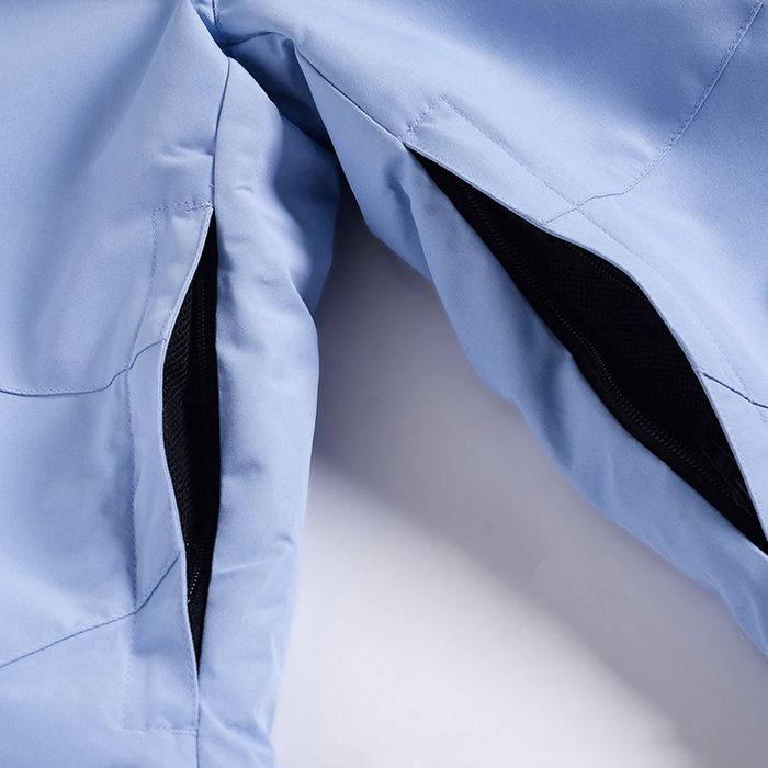 Ідеальний жіночий костюм для лиж і сноуборду