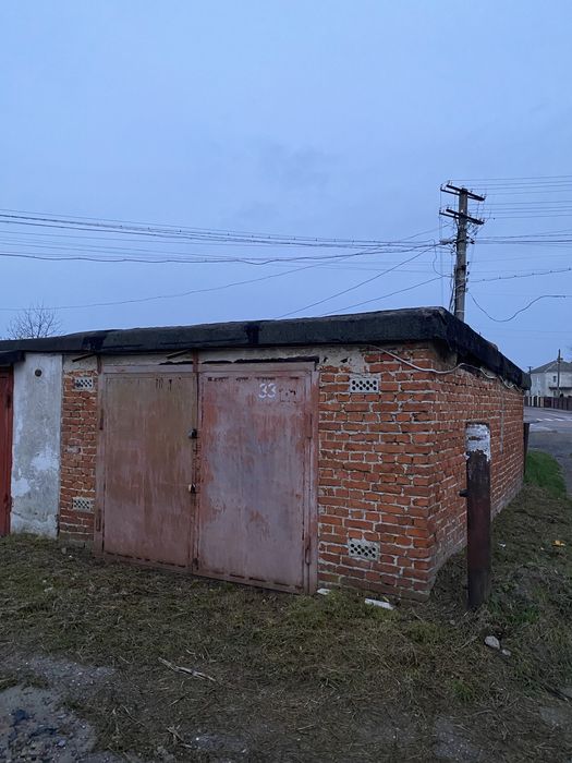 Гараж цегляний, гараж,