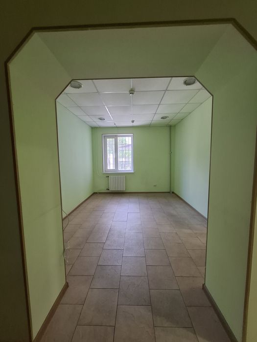 Продам приміщення на 5 Зарічному, Бродвей