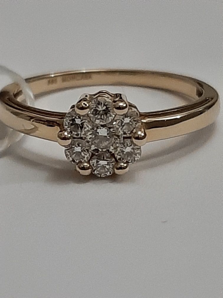 Золотое кольцо с бриллиантами. 0.42 ct.