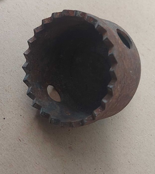 Петлі ,ручки,шпінгалети,розетки , вилки , виключатель, коронка