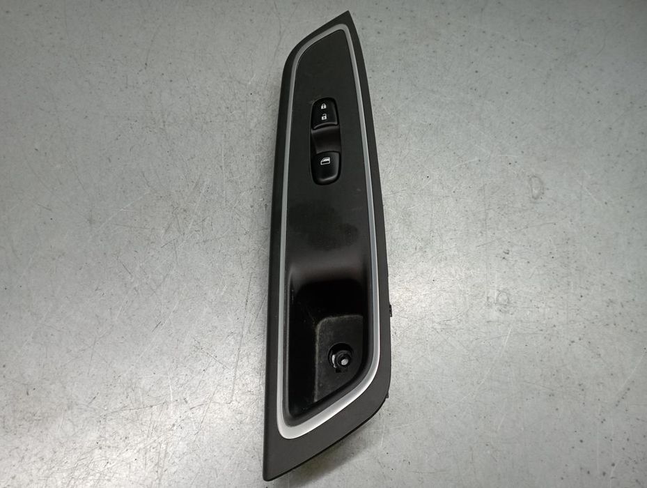 Comando / botão / interruptor vidros frente direito NISSAN Micra V (K1