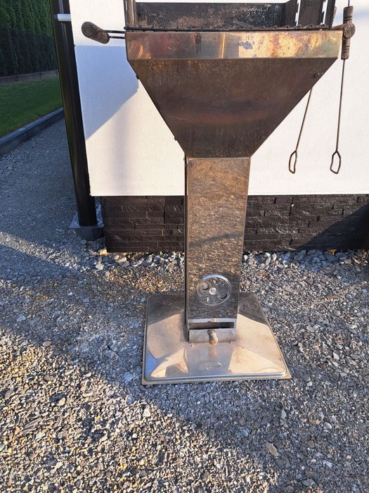 Grill węglowy z nierdzewki