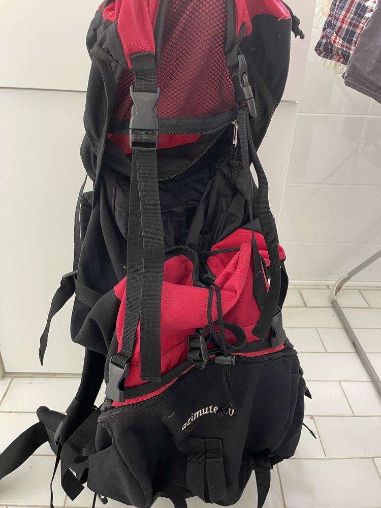 Mochila de 60L em bom estado