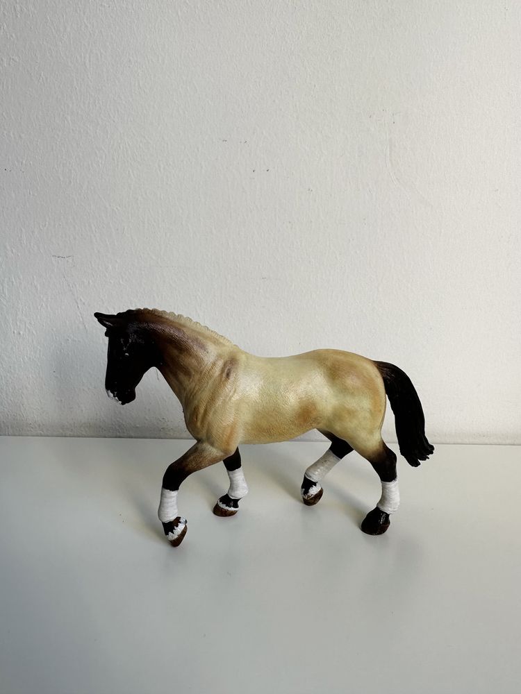 Custom wycofanej figurki konia Schleich. Idealny na prezent.