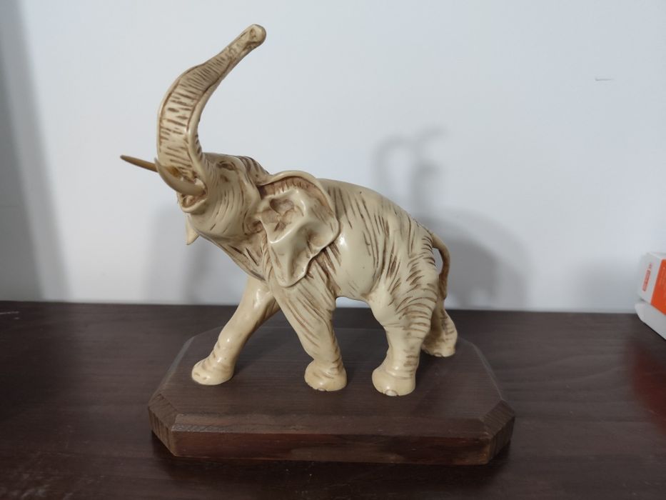Elefante em Marfinite.