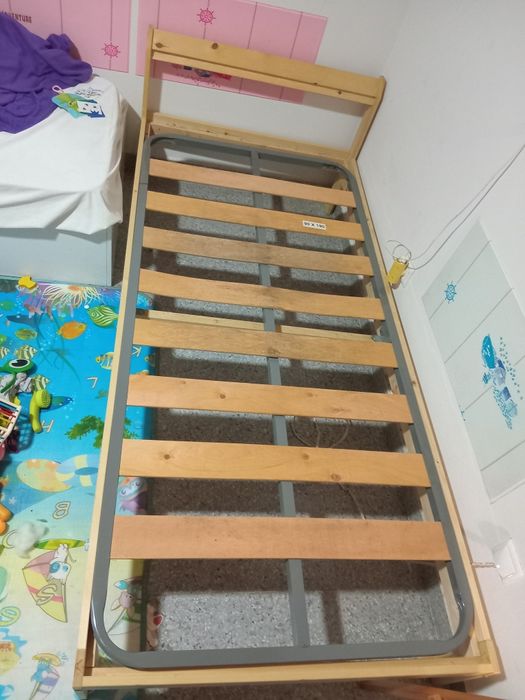 Cama de solteiro IKEA