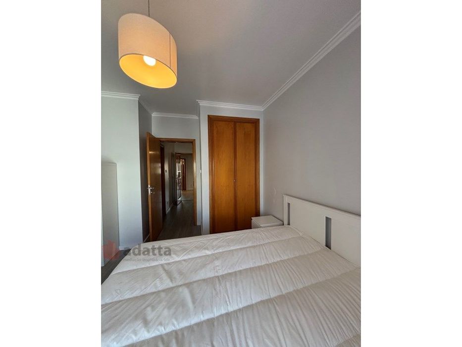 QUARTO- Pronto a Entrar - Avenida 25 de Abril, Ramada - Odivelas
