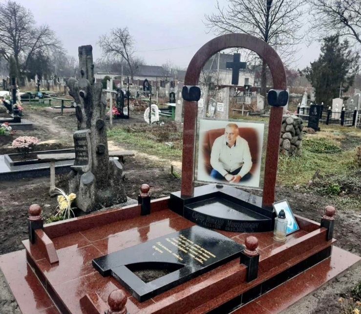 Гранітні пам'ятники