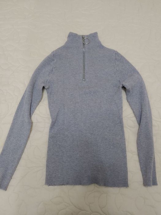 Продам кофтинку-гольф