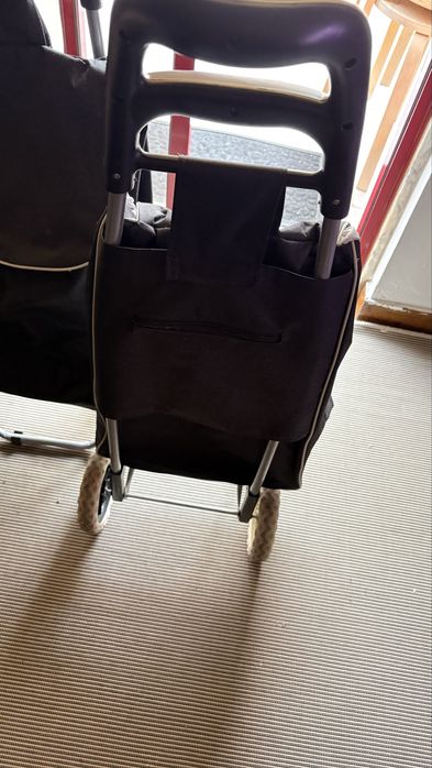 Vendo carrinho de compras e maquina de cortar cabelo.