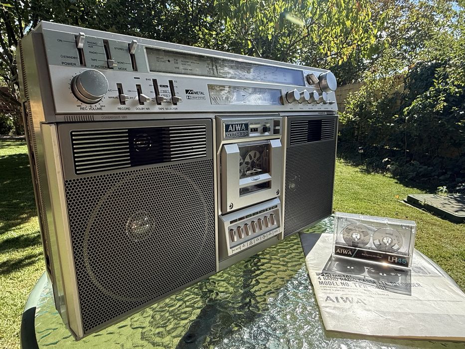 Продам магнитолу AIWA 990