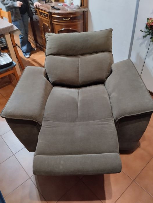 Vendo poltrona de esticar pernas