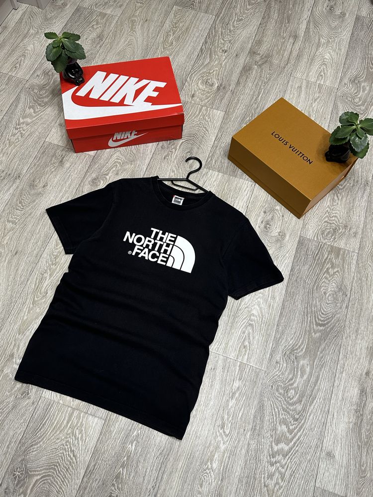 Футболка The North Face