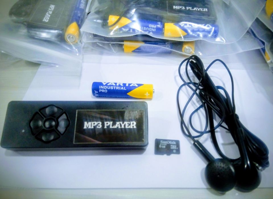 Портативний MP3-плеєр (МП3-плеєр) разом із аксесуарами